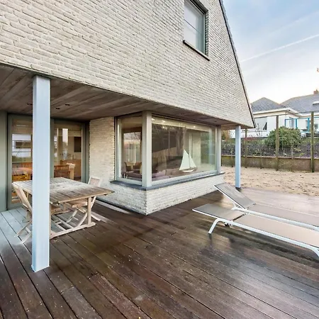 Nicely Decorated Family House Near Coast ヴィラ コクセッド